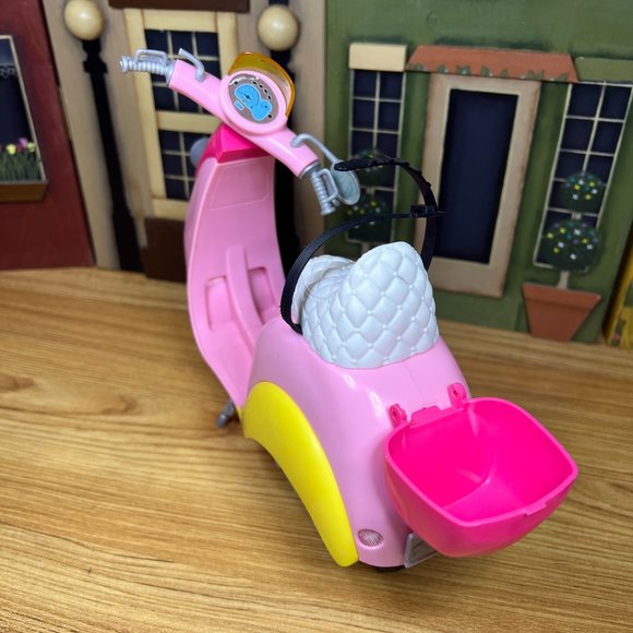 2011 Barbie Scooter Moped Vespa Motorbike - Picture 6 of 9